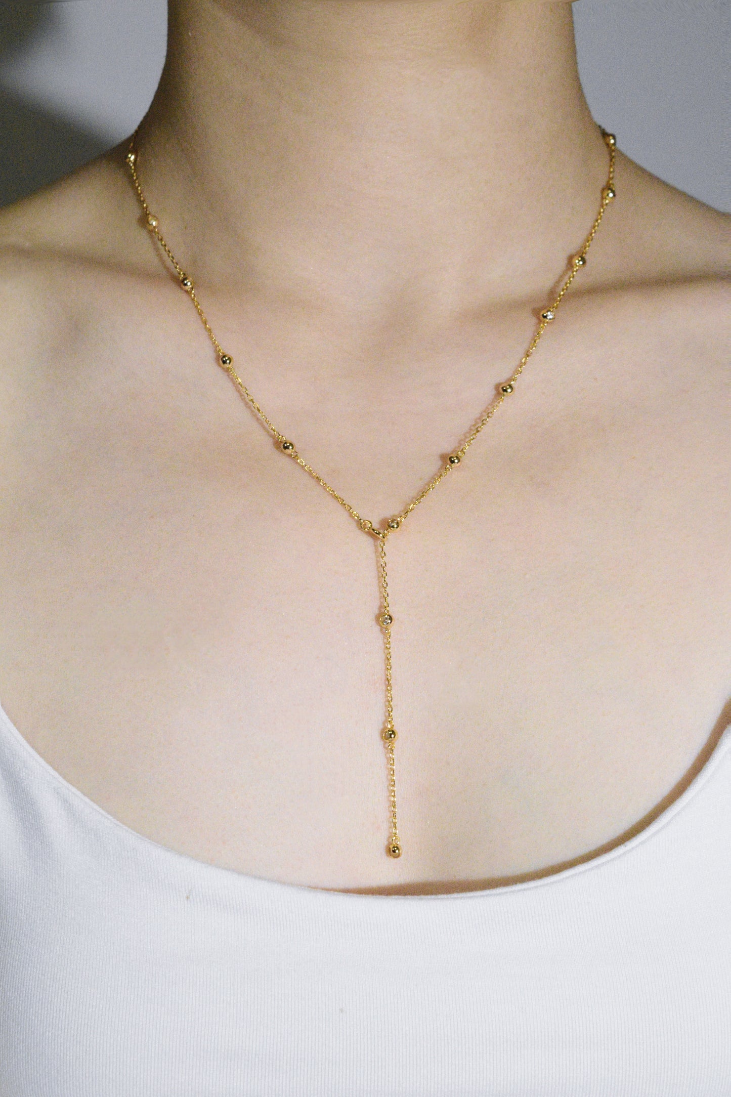 Collana con perline di zirconi dorati