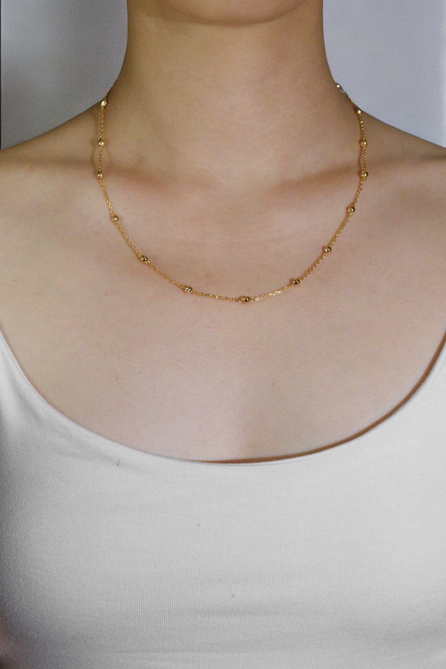 Collana con perline di zirconi dorati