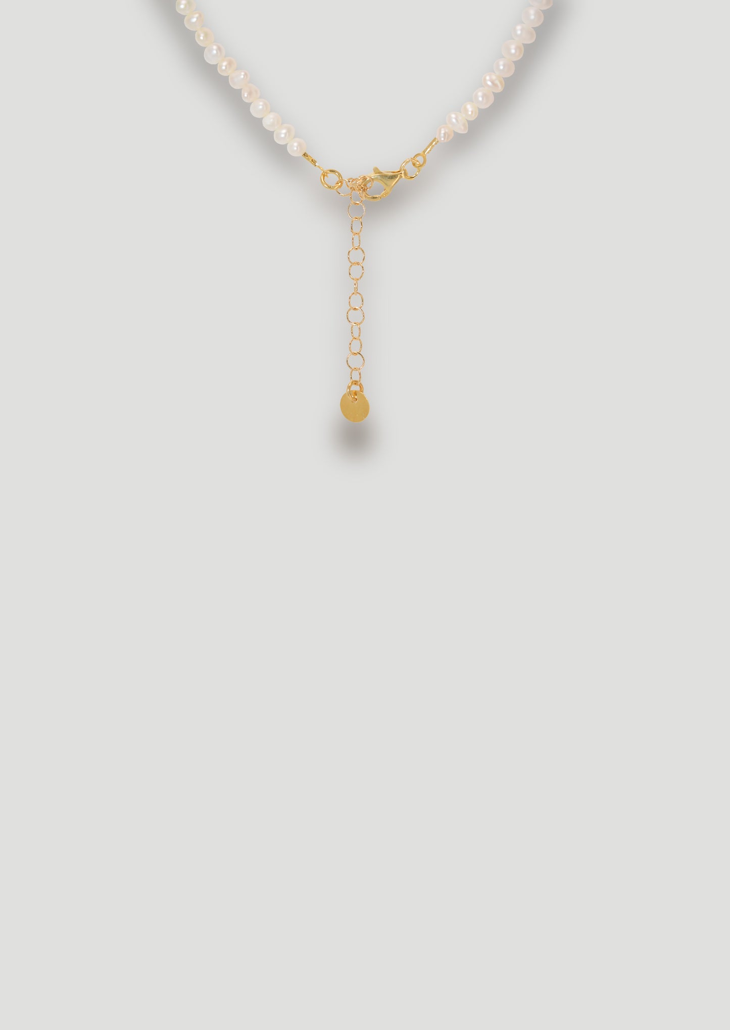 Collana di perle con luce d'oro