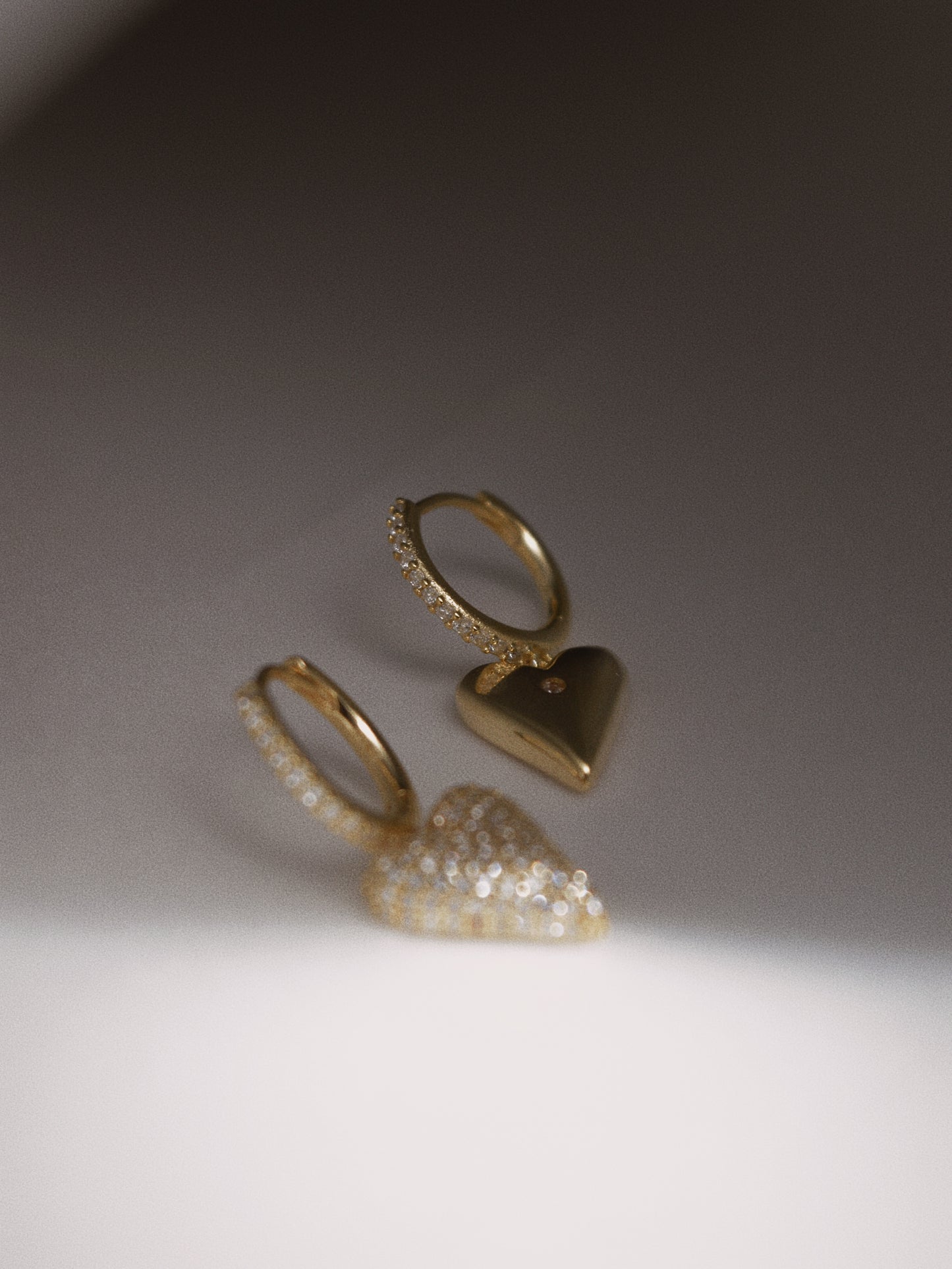 Orecchini a cuore con zirconi